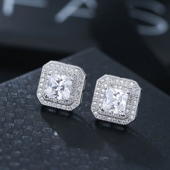 18k White Gold Princess Cut Diamond Halo Earrings Large Square Studs - Picture 2 of 3